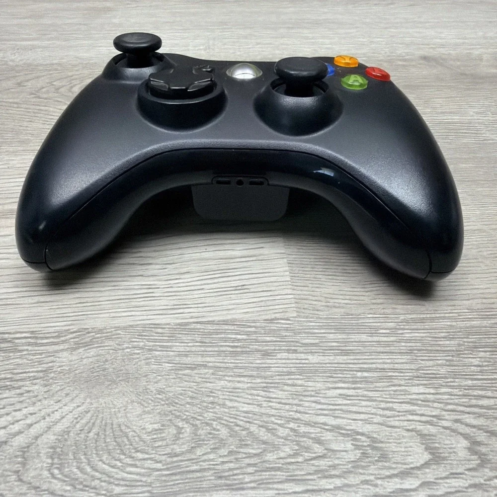 Genuine OEM Black Microsoft Xbox 360 Wireless Controller (no Battery Pack)